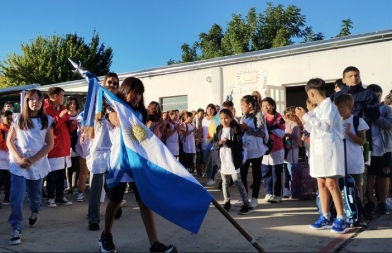 El intendente Wesner inaugura el ciclo lectivo en Hinojo